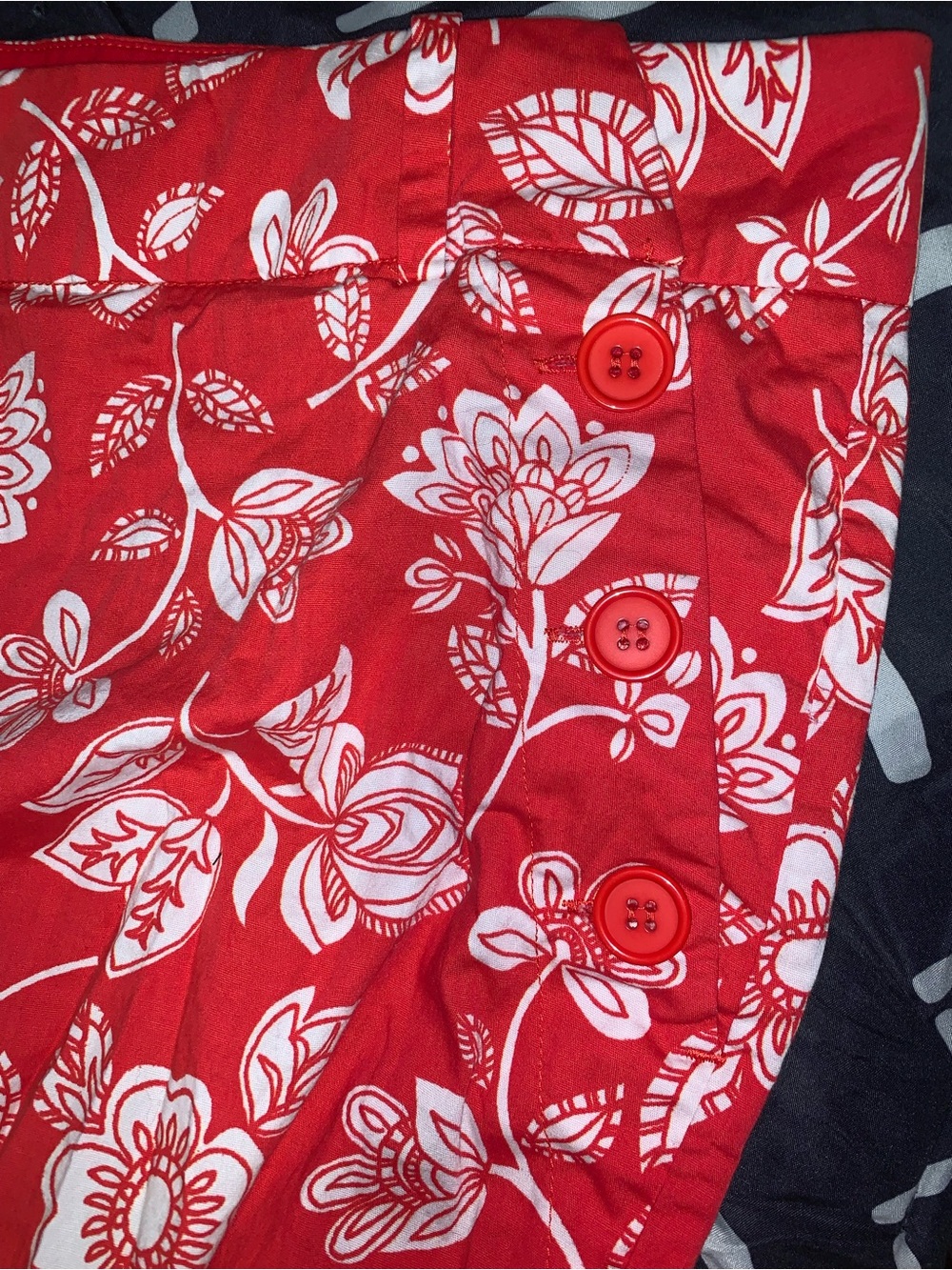 Eloquii Plus Size Women’s Printed Button-Hip Cropped Pants - Picture 3 of 4